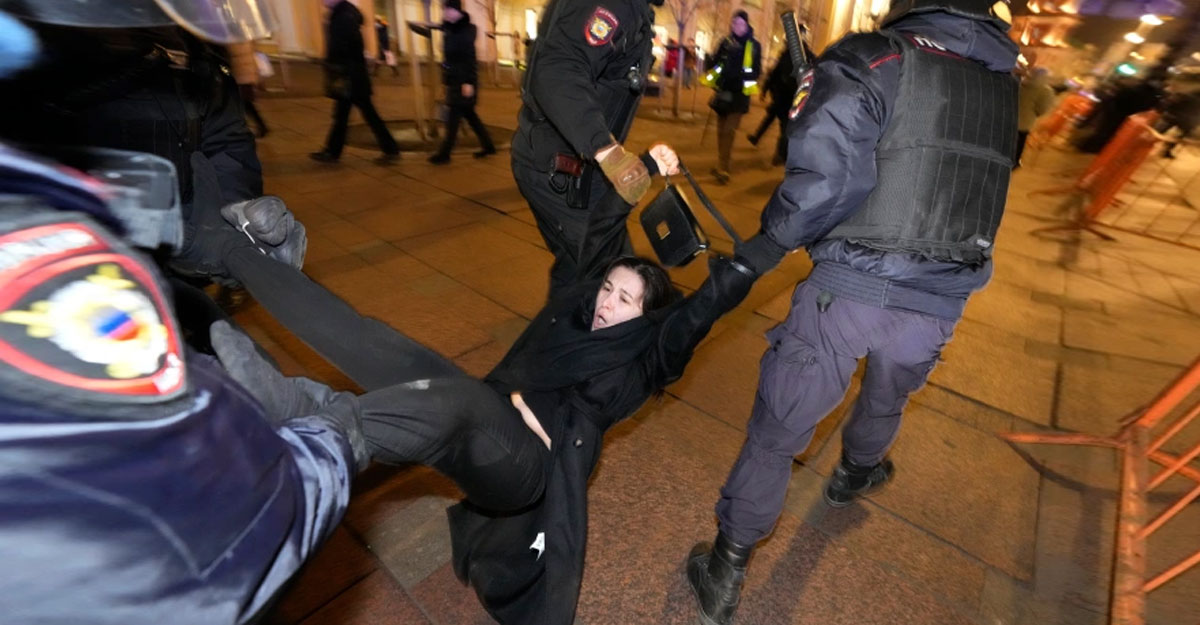 রাশিয়াজুড়ে যুদ্ধবিরোধী বিক্ষোভ, একদিনে আটক প্রায় ৪৫০০