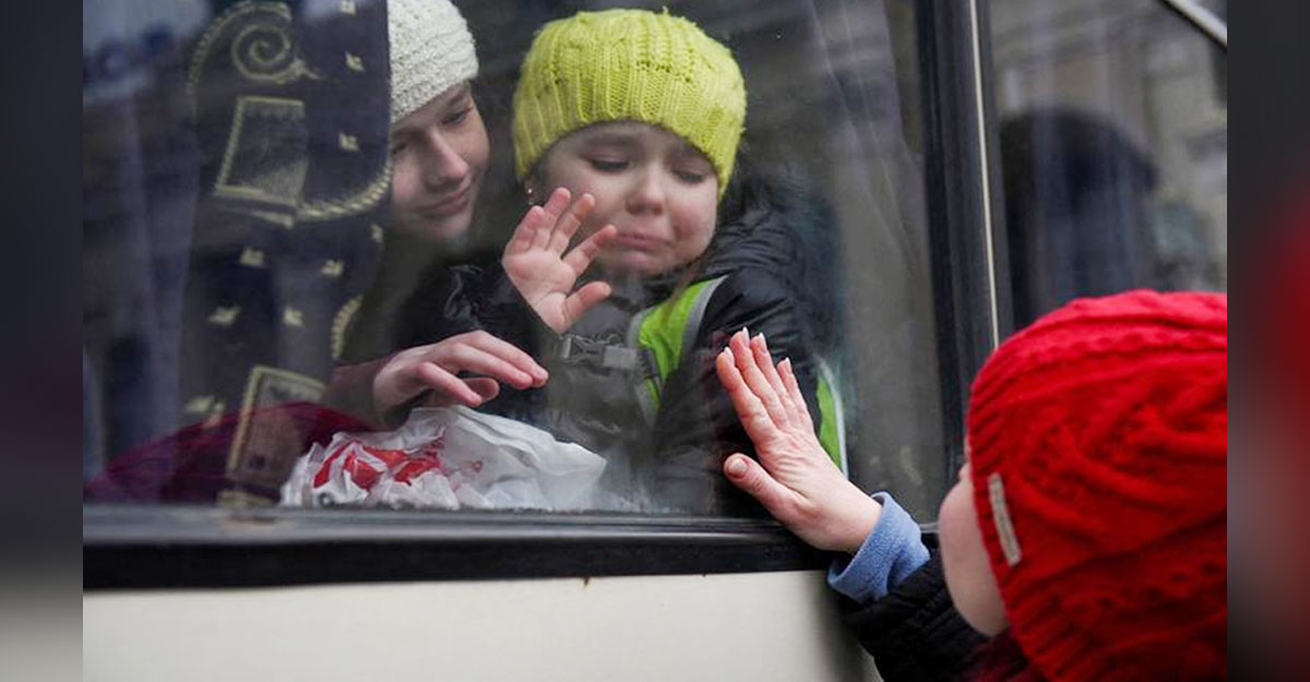 ইউক্রেন থেকে পালানো ২০ লাখ মানুষের ৮ লাখই শিশু