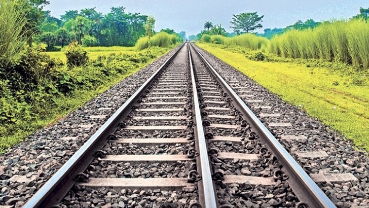 মেলান্দহে ট্রেনে কাটা পড়ে তরুণী মৃত্যু