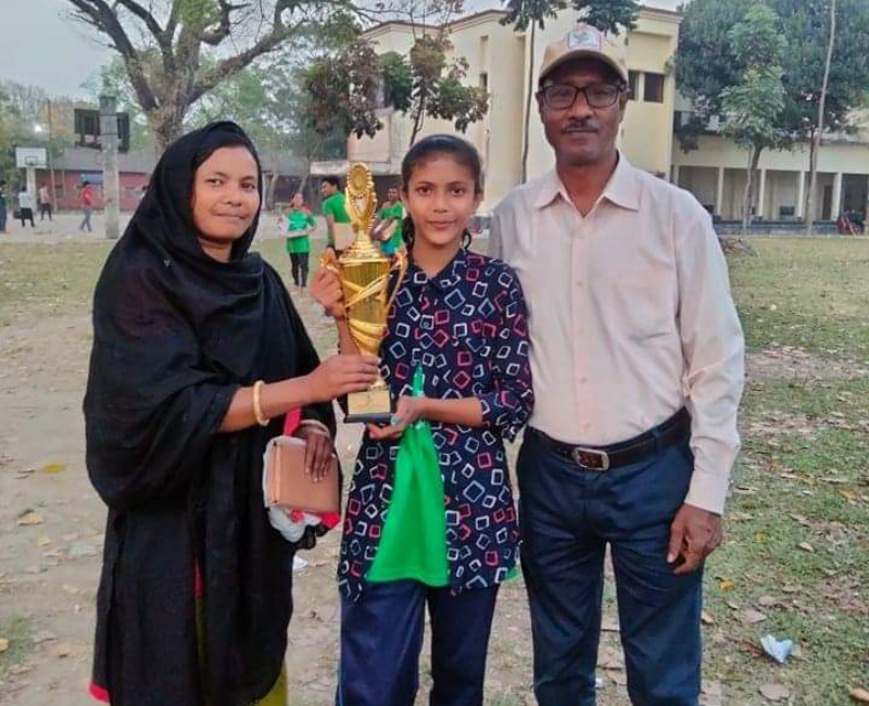 আন্তঃস্কুল প্রতিযোগিতায় দুই বিভাগের চ্যাম্পিয়ান হাতীবান্ধার ঐশি