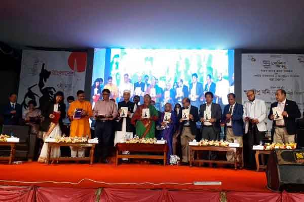 'জ্যোতির্ময় বঙ্গবন্ধু' স্মারকগ্রন্থের মোড়ক উন্মোচন করলেন শিক্ষামন্ত্রী