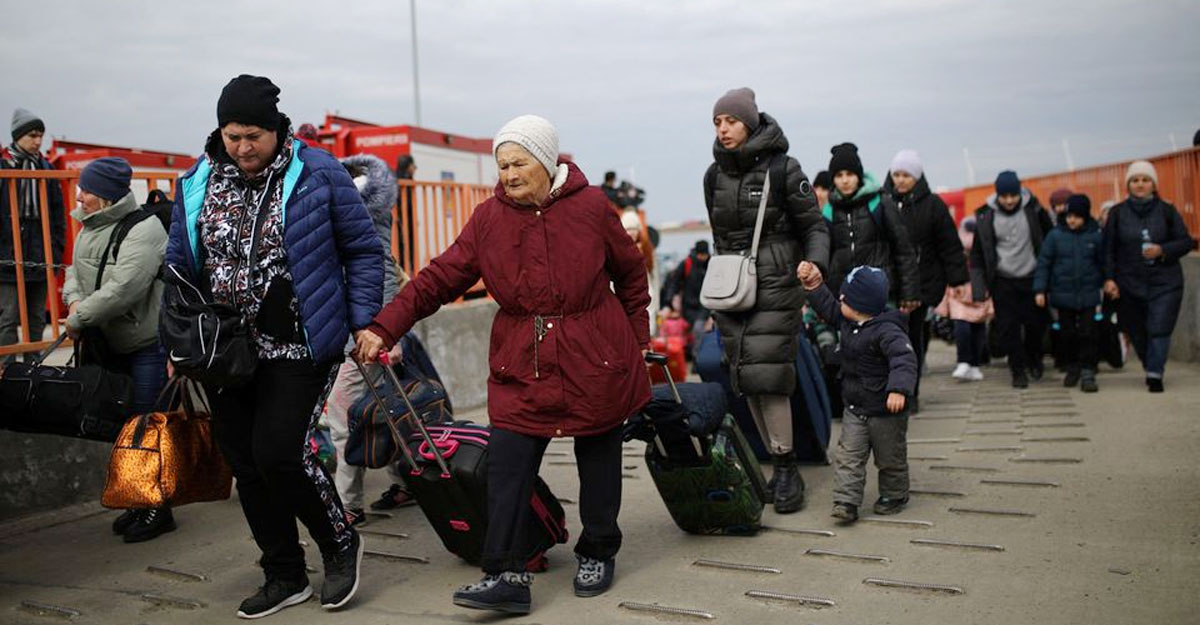 প্রাণ বাঁচাতে ইউক্রেন ছেড়েছেন প্রায় ৩০ লাখ মানুষ