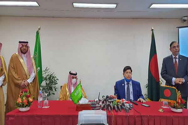 হজযাত্রীদের শতভাগ ভিসা চাইলেন পররাষ্ট্রমন্ত্রী