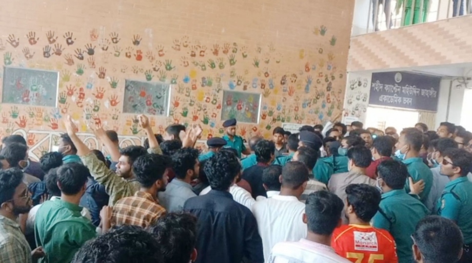 বঙ্গবন্ধুর জন্মদিনে ববিতে ছাত্রলীগের উত্তেজনা, দুই সাংবাদিক লাঞ্ছিত!