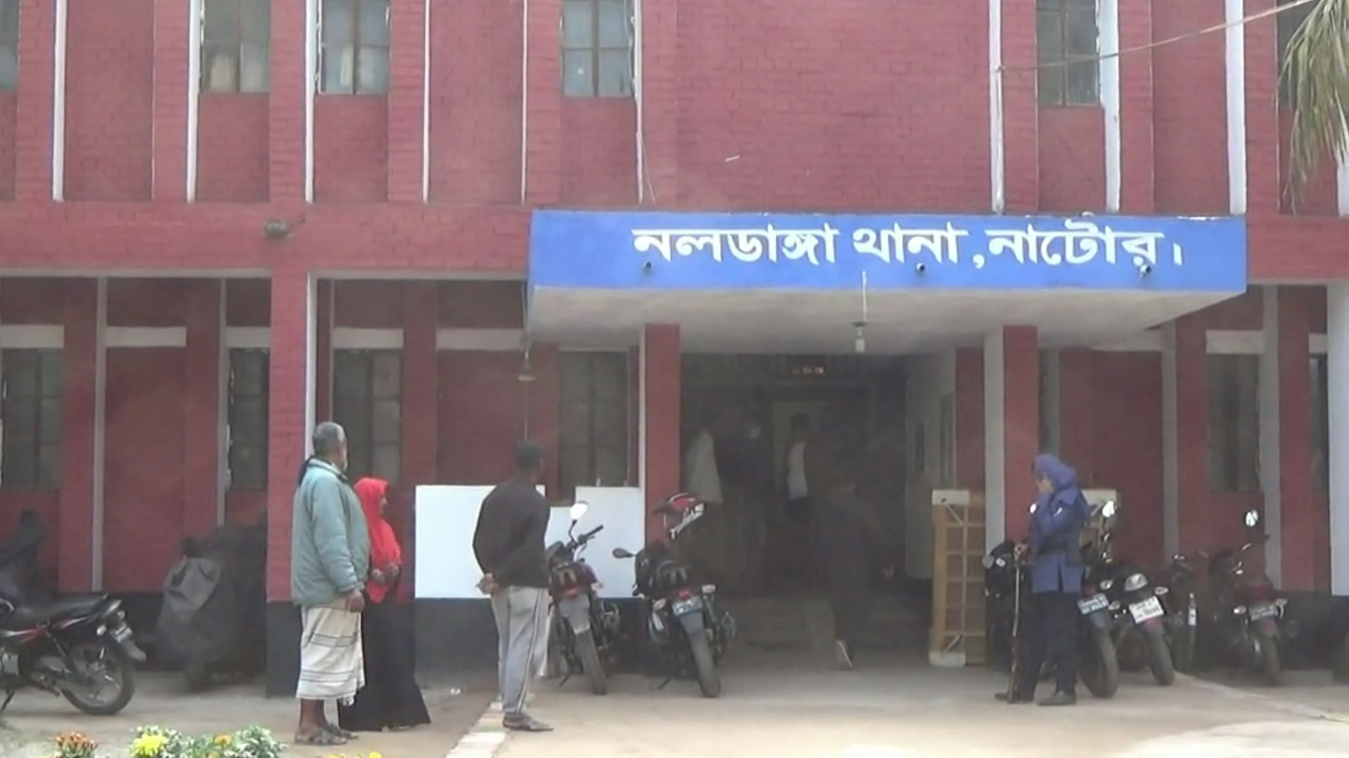নলডাঙ্গায় উত্ত্যক্তের প্রতিবাদ করায় বাবা-মামাকে পিটিয়ে জখম