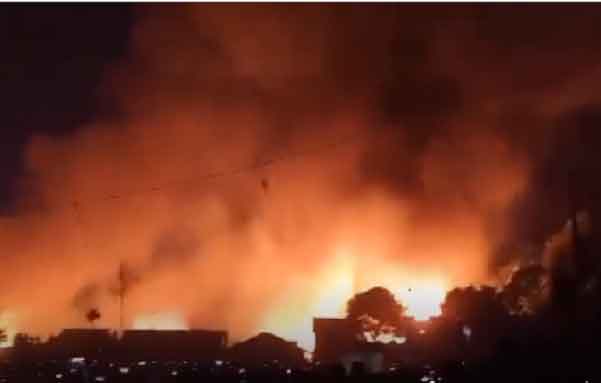 কল্যাণপুরে বস্তিতে ভয়াবহ আগুন