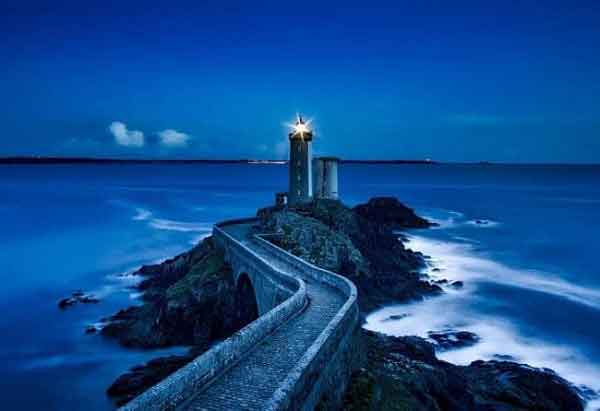 শেখ ফাহমিদা নাজনীন এর কবিতা ‘নতুন প্রেমে হয়েছি মশগুল’