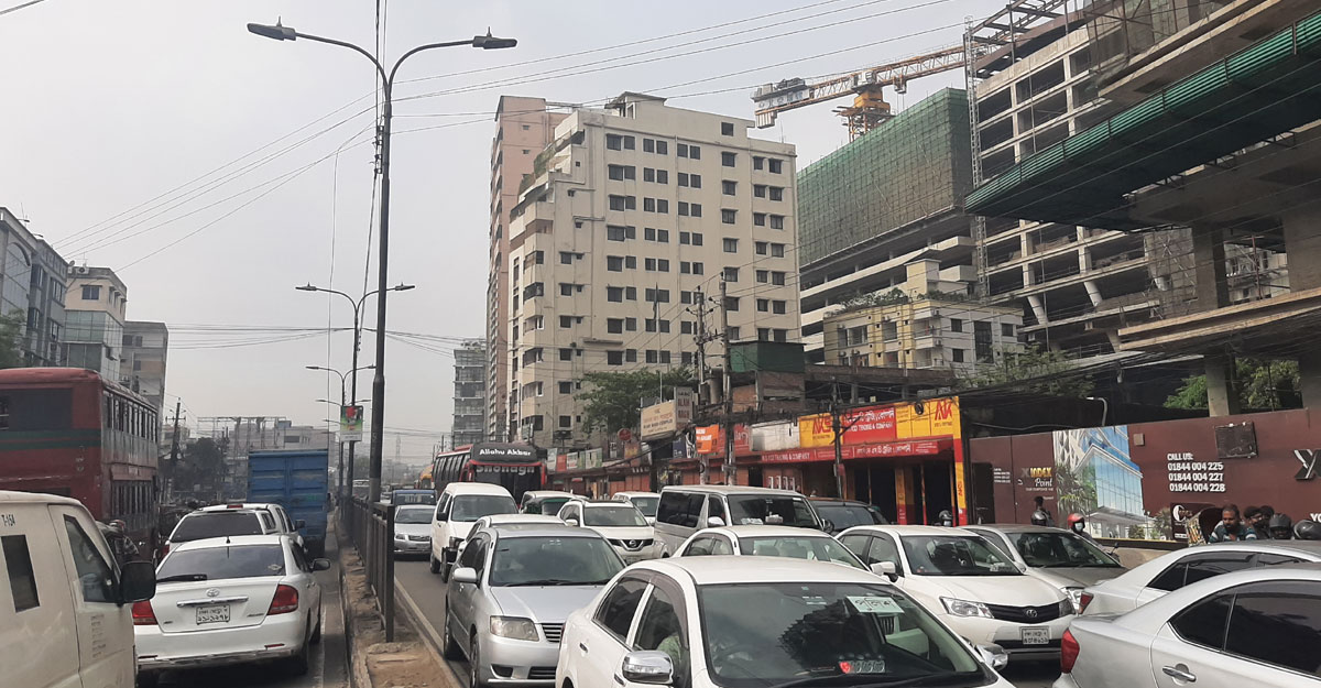 ঢিলেঢালা হরতালে রাজধানীতে তীব্র যানজট