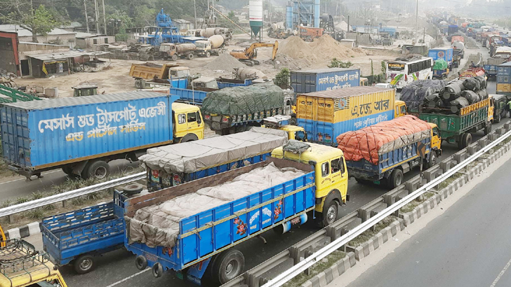 টাঙ্গাইল-বঙ্গবন্ধু মহাসড়কে ২০ কিঃমিঃ যানজট