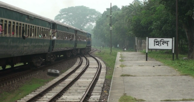 হিলি রেল স্টেশনে ক্লোজিং ডাউন, বেকায়দায় যাত্রীরা