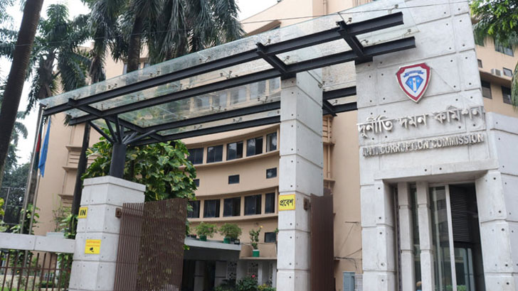 দুদকের "ফাঁদ মামলা" কমেছে তিনগুণ