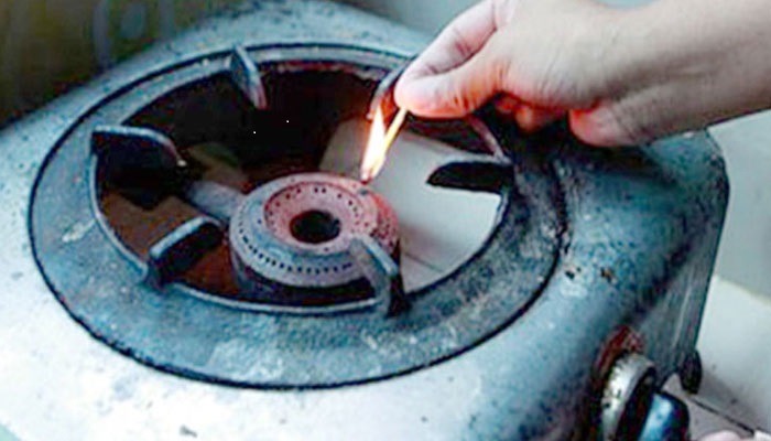 দীর্ঘ হতে পারে গ্যাস সঙ্কট, সিলিন্ডারের দোকানে ভিড়