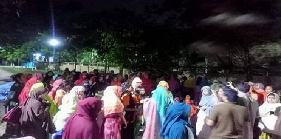 বেরোবি ছাত্রীদের রাতে বিক্ষোভ