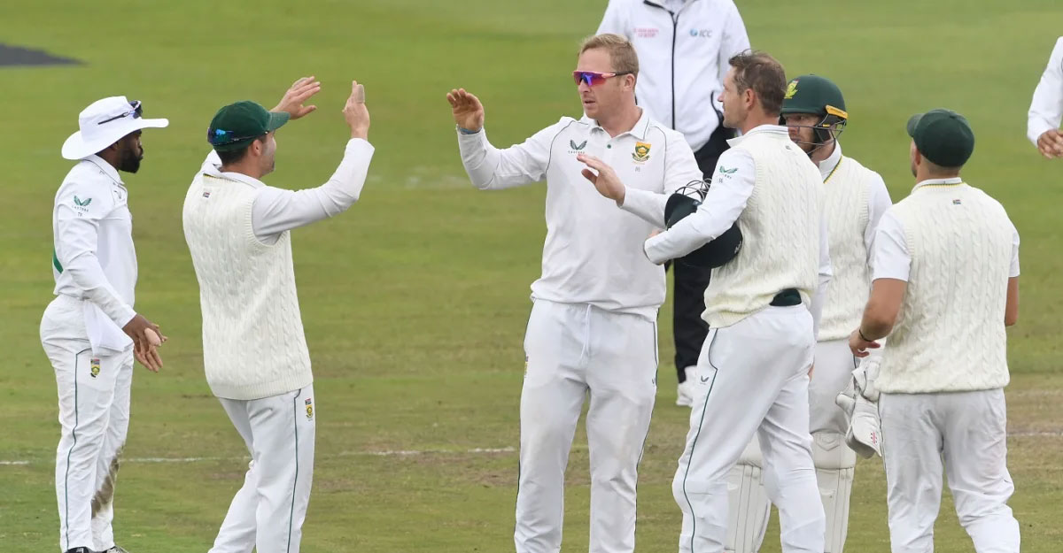 ব্যাটিং ব্যর্থতায় ফলোঅনে বাংলাদেশ