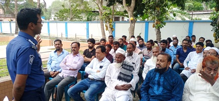 ফরিদপুরের সালথায় সহিংসতা ঠেকাতে গ্রাম্য মাতুব্বরদের সাথে পুলিশের মতবিনিময়