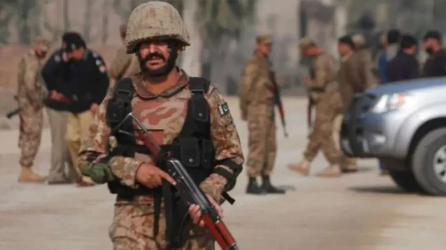 পাকিস্তানে পৃথক সন্ত্রাসী হামলা, ৮ সেনা নিহত