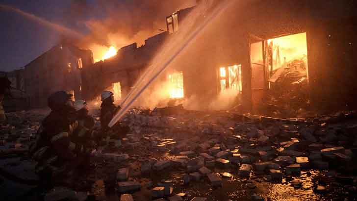 ইউক্রেনে নতুন করে হামলা চালাচ্ছে রাশিয়া