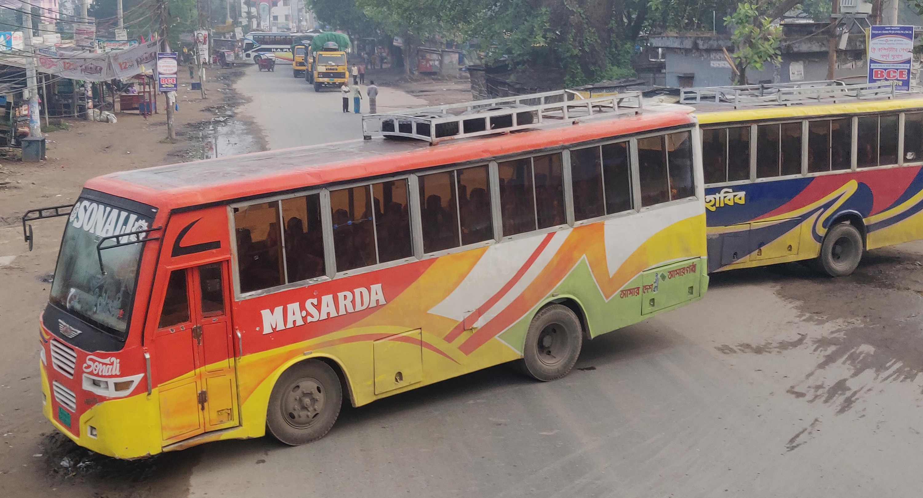 দিনাজপুরে ১৪ ঘন্টা পর যানবাহন চলাচল স্বাভাবিক
