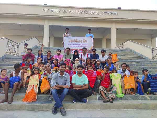 ৩০ শিশু পেল বন্ধুসভার রঙিন জামা সহমর্মিতার ঈদ উপহার