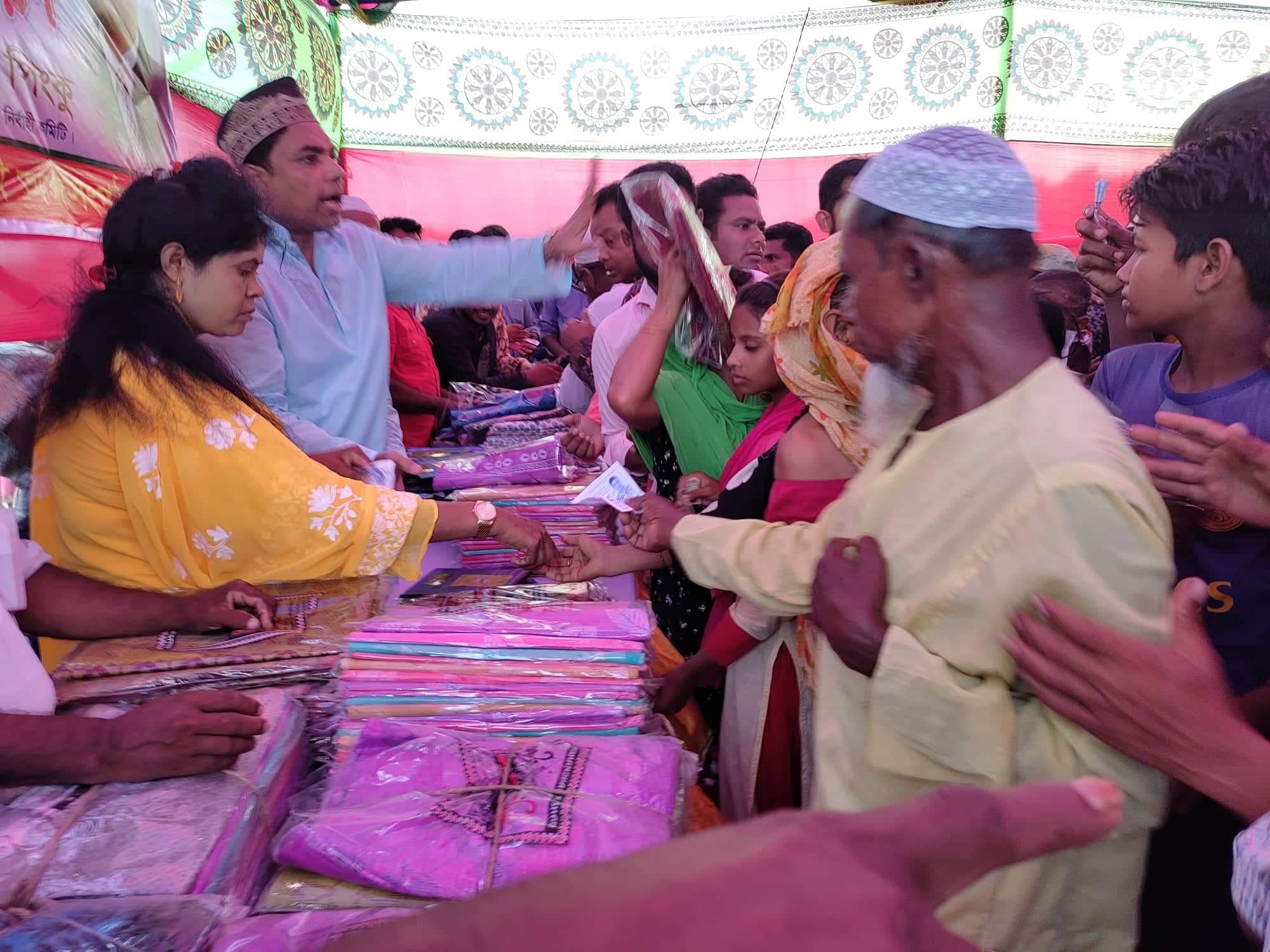 ফরিদপুরে যুবদল নেতা পিংকুর উদ্যোগে ঈদবস্ত্র বিতরণ