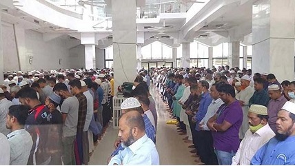 শহীদ মিনারে সর্বস্তরের মানুষের শ্রদ্ধা নিবেদন শেষে সিলেটে দাফন