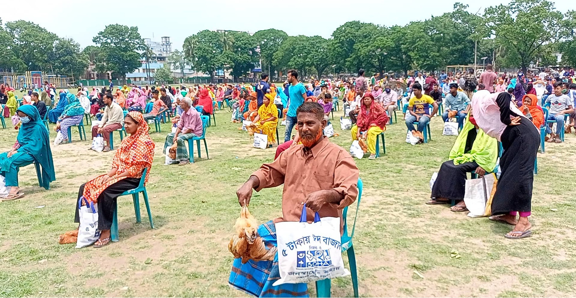 ৫ টাকায় ঈদ বাজার: 'এই ঈদত তোমাহক দাওয়াত খাওয়াম মুই'