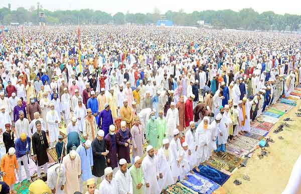 দিনাজপুরে দেশের সর্ববৃহৎ ঈদুল ফিতরের জামাত অনুষ্ঠিত
