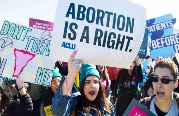 গর্ভপাতের অধিকার : ফাঁস হওয়া গোপন নথি নিয়ে যুক্তরাষ্ট্রে তোলপাড়