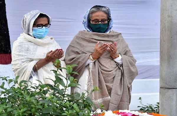 বনানী কবরস্থানে স্বজনদের কবর জিয়ারত করলেন প্রধানমন্ত্রী