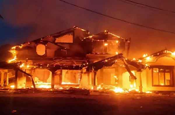 প্রধানমন্ত্রীত্ব ছাড়ার পরই বাড়ি পুড়লো মাহিন্দা রাজাপাকসের