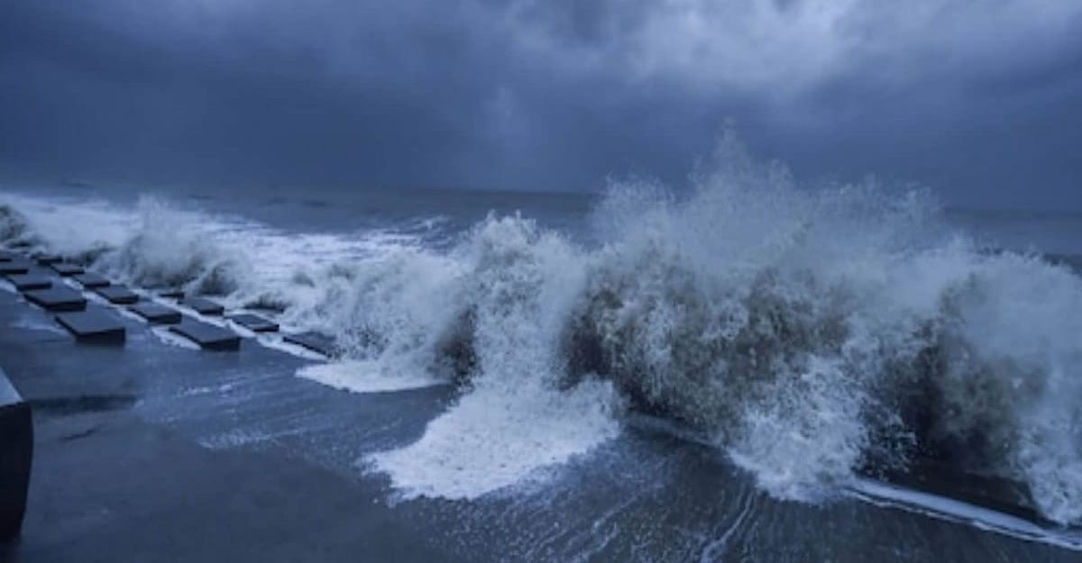 ঘূর্ণিঝড় অশনি : অন্ধ্রপ্রদেশে রেড অ্যালার্ট জারি