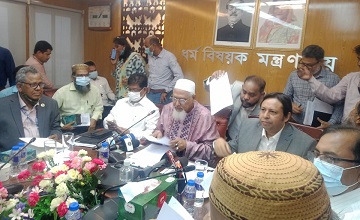 হজ প্যাকেজে বাড়লো লাখ টাকার বেশি