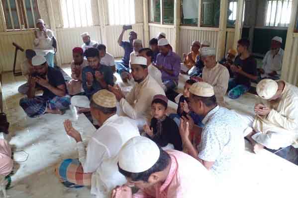 মুজিবুল হক এমপির সুস্থ্যতা কামনায় চৌদ্দগ্রামে মিলাদ ও দোয়া অনুষ্ঠিত