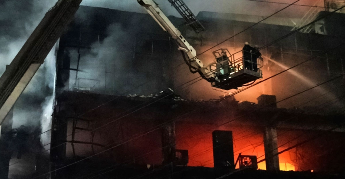 দিল্লিতে বহুতল ভবনে আগুন, নিহত ২৭