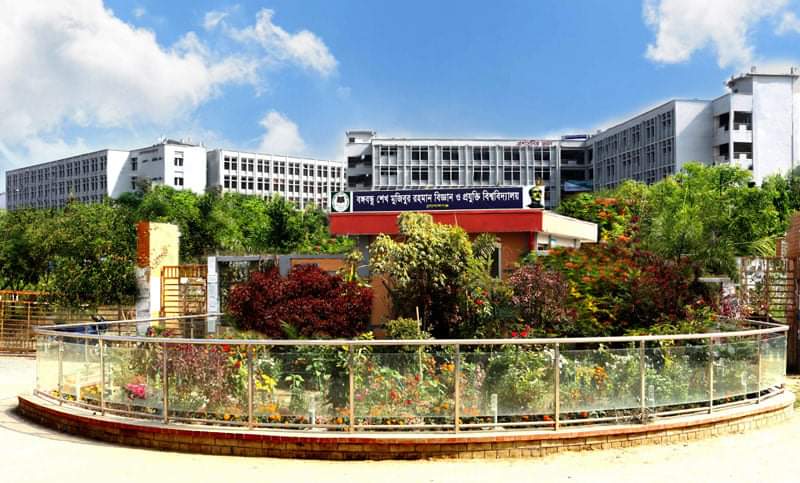 সোমবার খুলছে বশেমুরবিপ্রবি, ফিরতে শুরু করেছে শিক্ষার্থীরা