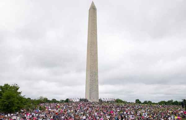 যুক্তরাষ্ট্রে গর্ভপাত অধিকার সমর্থকদের সমাবেশ অনুষ্ঠিত