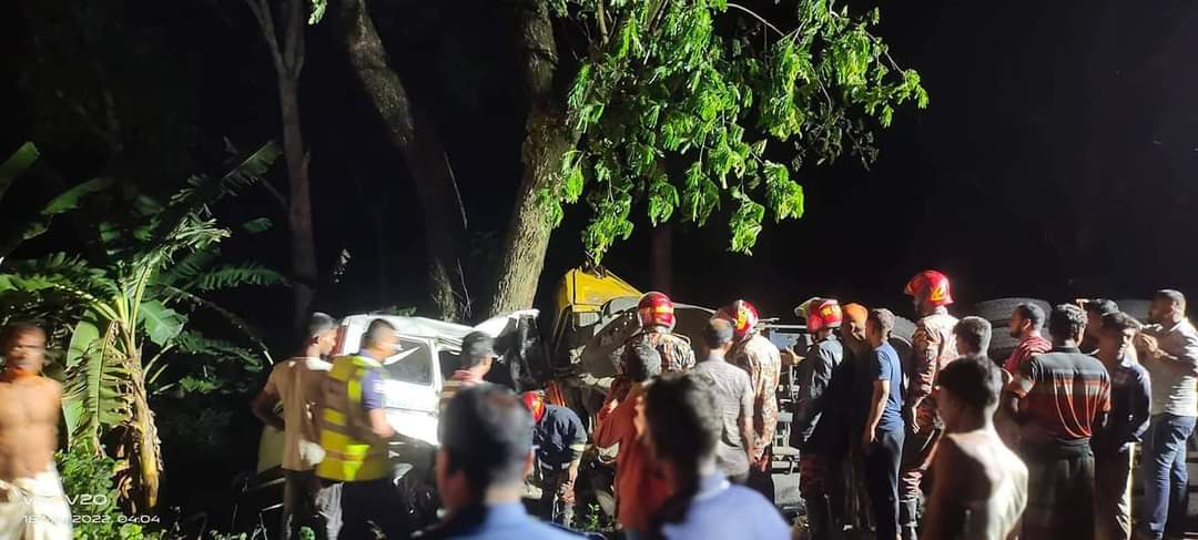 নাটোরের বড়াইগ্রামে মাইক্রো-ট্রাকের মুখোমুখি সংঘর্ষে নিহত ২