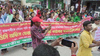 নাটোরে সাংবিধানিক স্বীকৃতিসহ নানা দাবিতে আদিবাসিদের  স্মারকলিপি প্রদান
