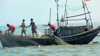 সাগরে মধ্যরাত থেকে ৬৫ দিন মাছ ধরা নিষিদ্ধ