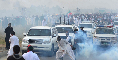 ‘আজাদি মার্চ’ ঠেকাতে মরিয়া পাকিস্তান সরকার