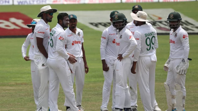 শ্রীলঙ্কা শক্ত অবস্থানে