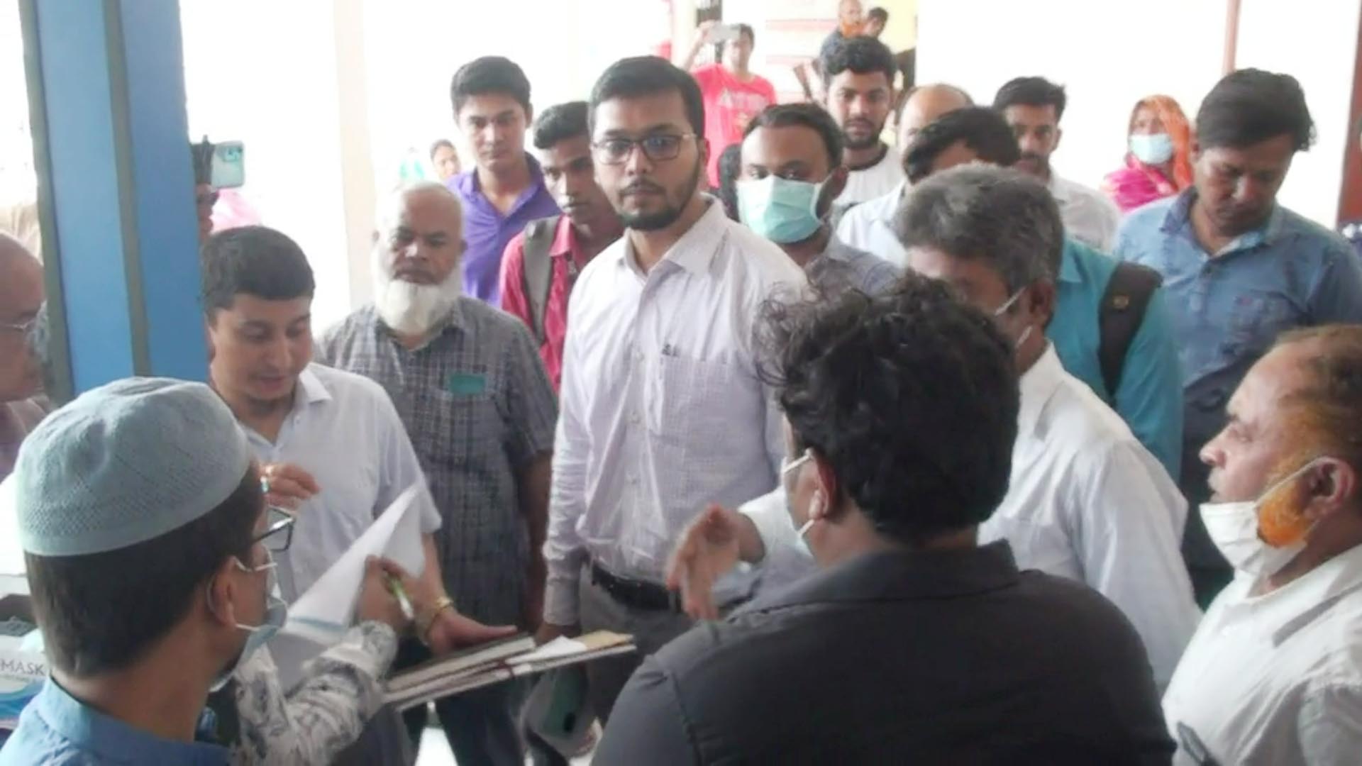 নাটোরে অনিবন্ধিত ক্লিনিক বন্ধে অভিযান