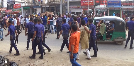 নোয়াখালীতে বিএনপির সমাবেশ ও পুলিশের বাধায় ছত্রভঙ্গ