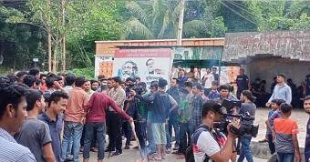 চবিতে ছাত্রলীগের অবরোধ, শাটল ট্রেন-বাস বন্ধ
