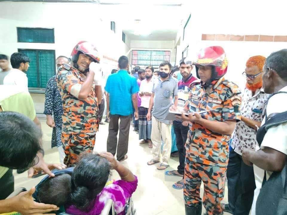 দিনাজপুরে যাত্রিবাহী বাস দুর্ঘটনায় শিশুসহ নিহত তিন, আহত ৩০ জন