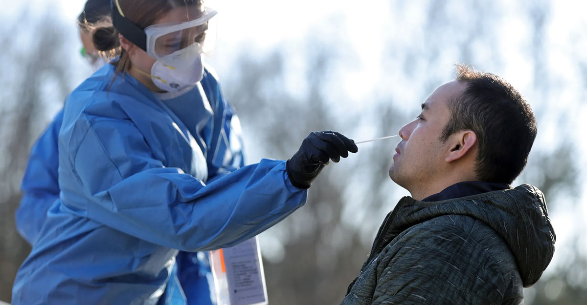 করোনায় শনাক্তের হার ফের ২ শতাংশের উপরে