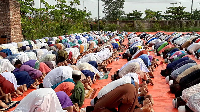 আল্লাহর কাছে বৃষ্টির জন্য  বিশেষ নামাজ,৩ ঘণ্টার মধ্যেই বৃষ্টি