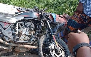 ঠাকুরগাঁওয়ে মোটরসাইকেলের মুখোমুখি সংঘর্ষে নিহত ২, আহত ২