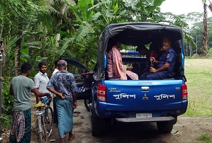 মোড়েলগঞ্জে গৃহিনীর চুল কেটে দিলেন মেম্বার, দুই জনের বিরুদ্ধে মামলা