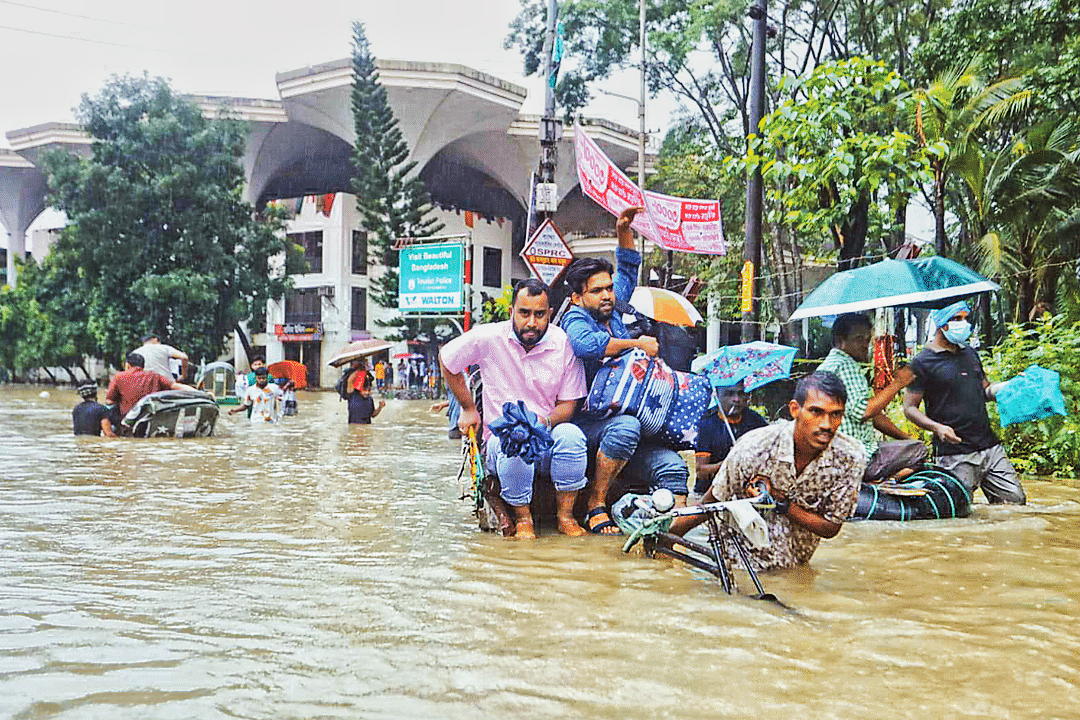 সুনামগঞ্জে বন্যা সিলেটও প্রায় বিচ্ছিন্ন, অসহায় মানুষ